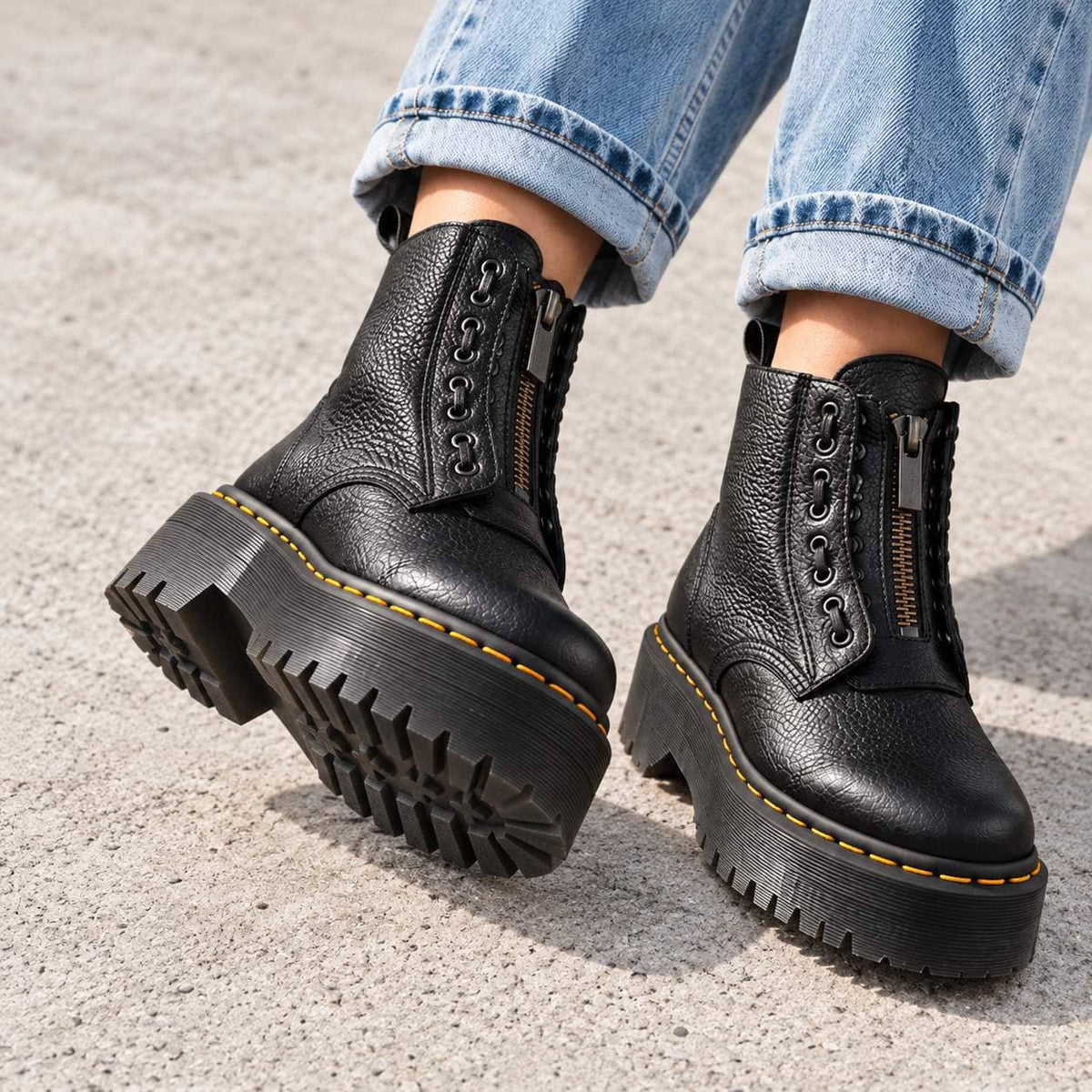 Ridged platform sole detail of the black ankle boots 5
