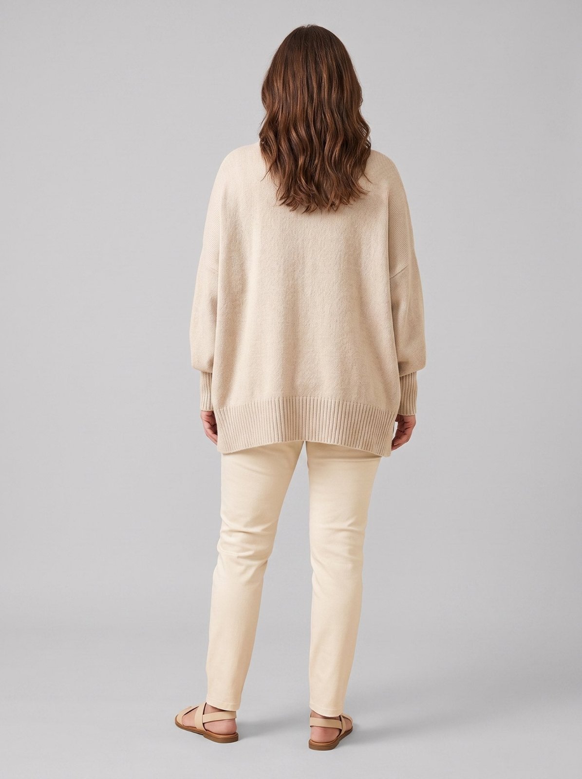 Suzie Oversized Pullover in beige - back view