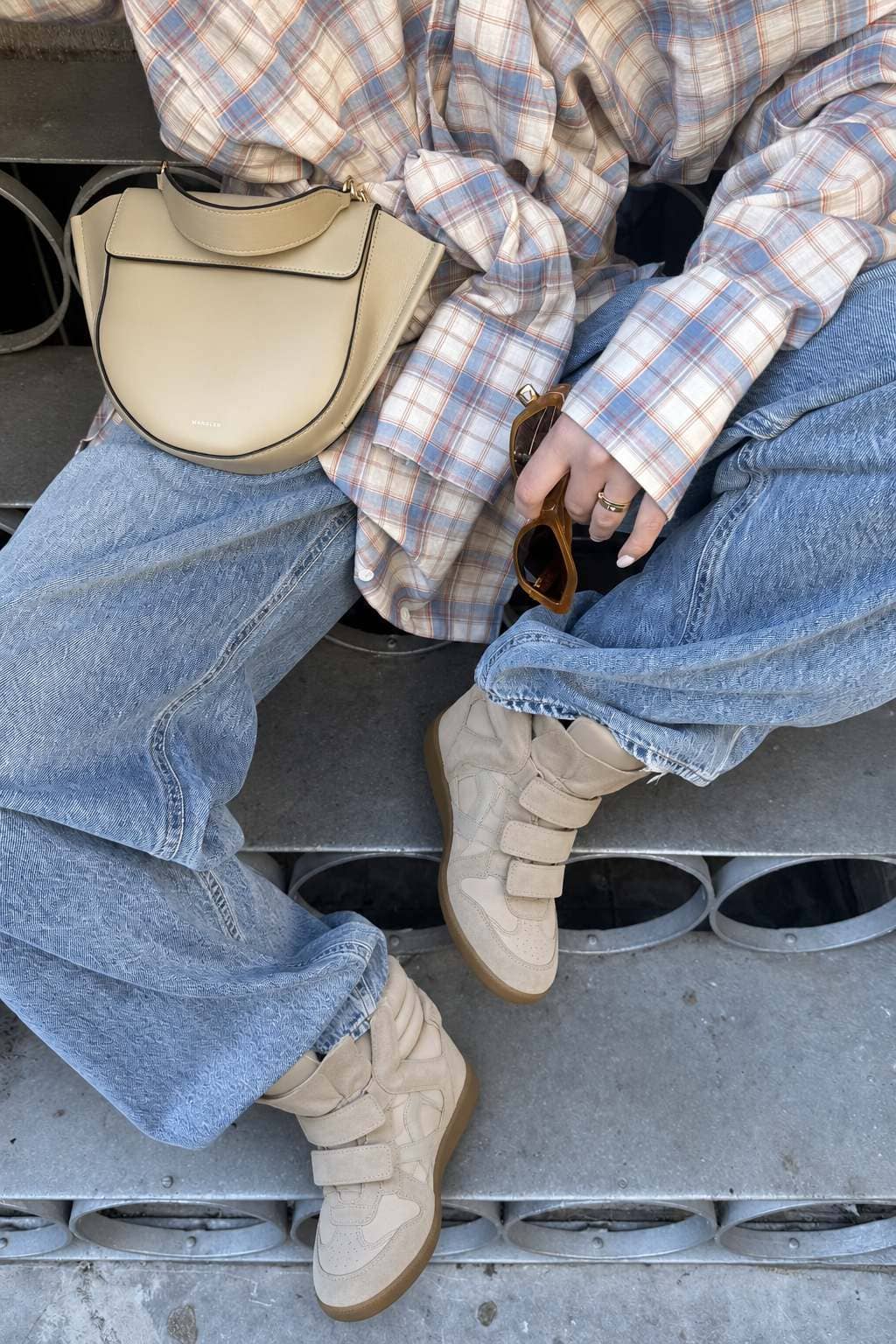 Beige hidden wedge sneakers worn with baggy jeans 9