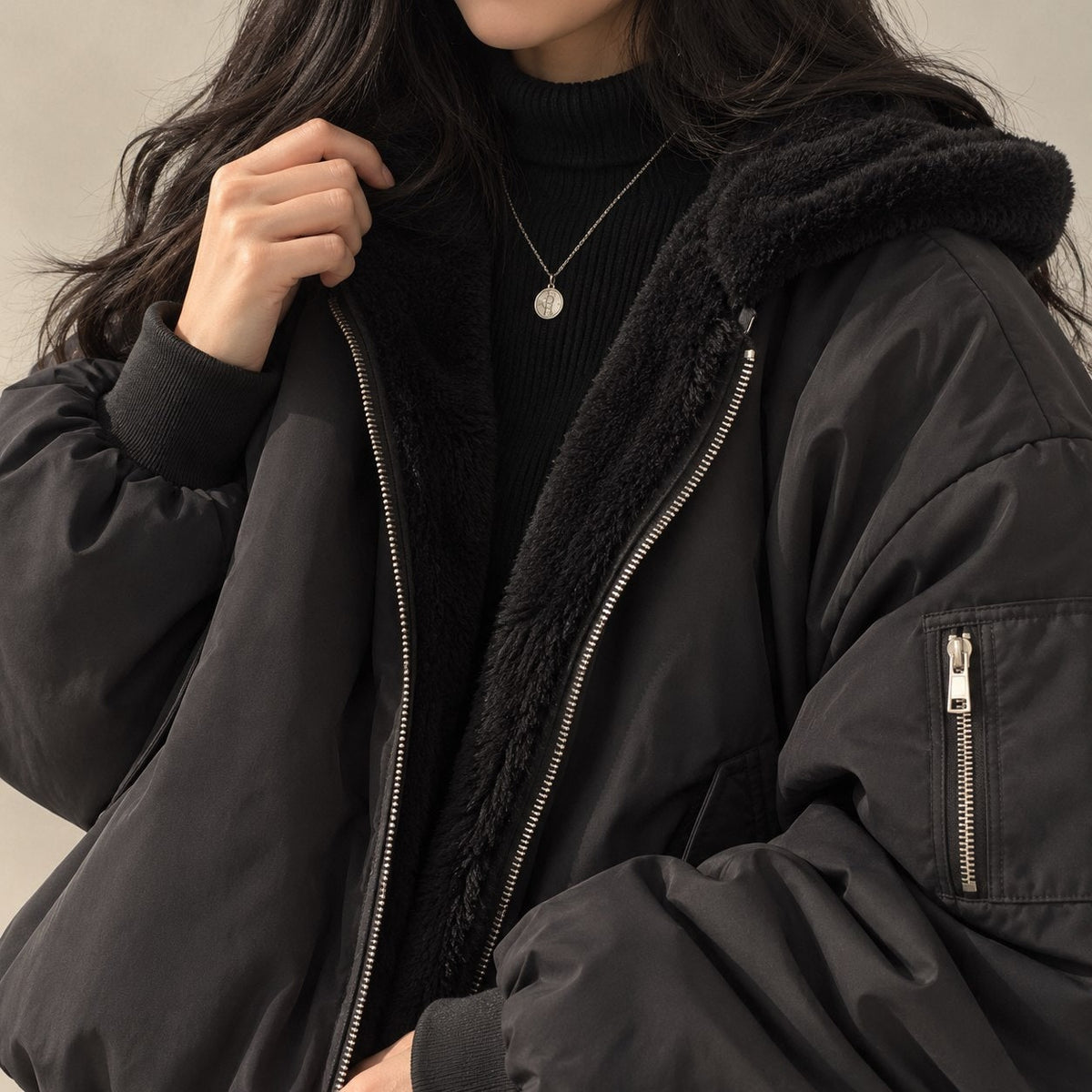 Black reversible jacket, close-up of the soft lining 2