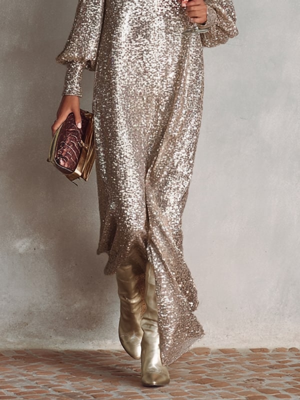 Floor-length hem of the champagne gown 8